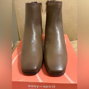 NWT Easy Spirit Women’s Leather Sidney Dress Booties in Taupe - Size 8.5